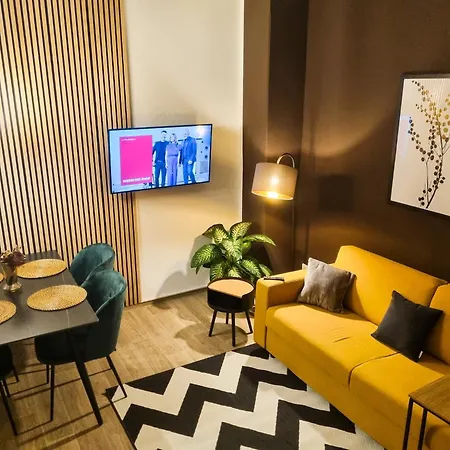 Maremar - Design Maisonette Altstadt - 4 Pers - 57qm - Luxus Boxspringbett - Kueche - Arbeitsplatz - Privater Parkplatz Apartment Greiz