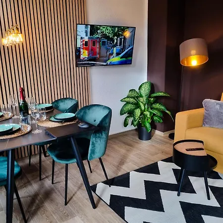 Maremar - Design Maisonette Altstadt - 4 Pers - 57qm - Luxus Boxspringbett - Kueche - Arbeitsplatz - Privater Parkplatz *