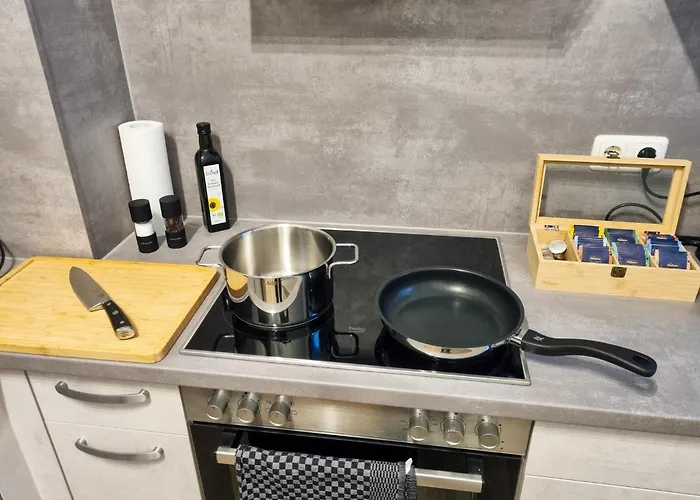 Maremar - Design Maisonette Altstadt - 4 Pers - 57qm - Luxus Boxspringbett - Kueche - Arbeitsplatz - Privater Parkplatz