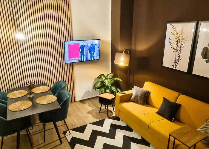 Maremar - Design Maisonette Altstadt - 4 Pers - 57qm - Luxus Boxspringbett - Kueche - Arbeitsplatz - Privater Parkplatz Appartement Greiz