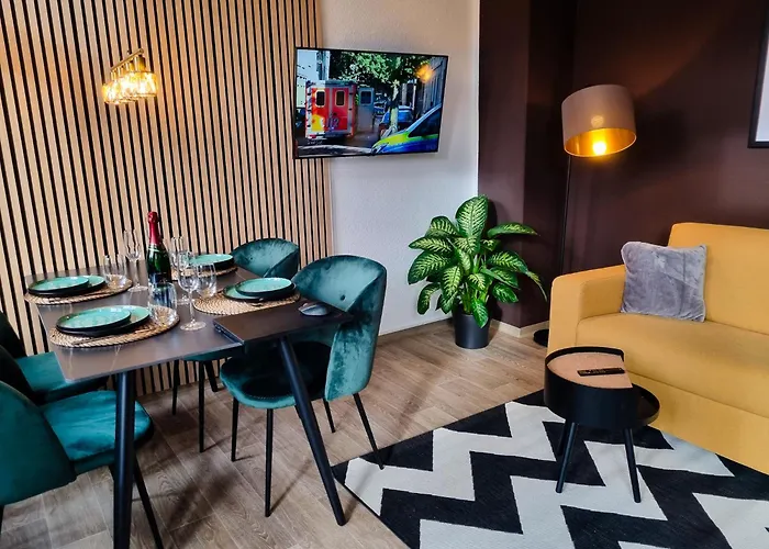 Maremar - Design Maisonette Altstadt - 4 Pers - 57qm - Luxus Boxspringbett - Kueche - Arbeitsplatz - Privater Parkplatz *