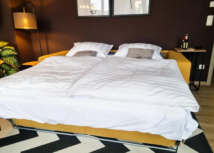 Maremar - Design Maisonette Altstadt - 4 Pers - 57qm - Luxus Boxspringbett - Kueche - Arbeitsplatz - Privater Parkplatz